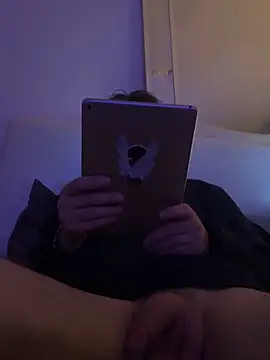 Snapshot of Pilote19 chatting on September 2025 10:43:02 PM Pilote19 online show from September 2025 10:43:02 PM