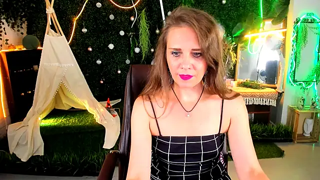 Snapshot of EmiliaBedy chatting on July 2026 09:06:02 AM EmiliaBedy online show from July 2026 09:06:02 AM