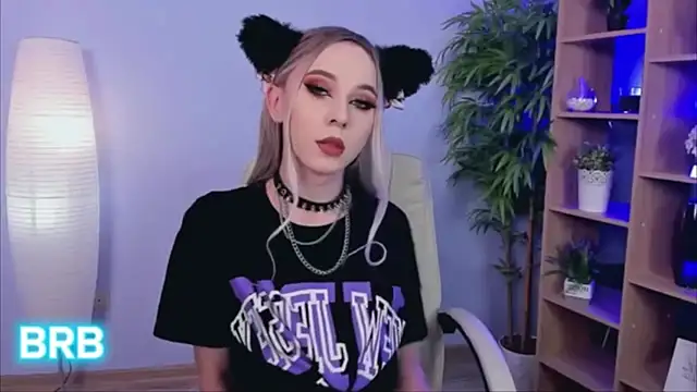 Snapshot of Shiny_Jennifer chatting on February 2025 07:56:01 AM Shiny Jennifer online show from February 2025 07:56:01 AM