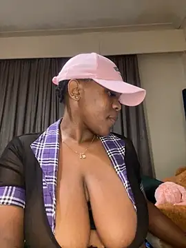 Snapshot of Boneca25 chatting on March 2025 06:54:01 PM Boneca25 online show from March 2025 06:54:01 PM