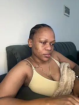 Boneca25 online show from May 2026 10:18:01 PM