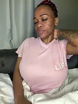 Snapshot of Boneca25 chatting on July 2026 09:52:02 PM Boneca25 online show from July 2026 09:52:02 PM