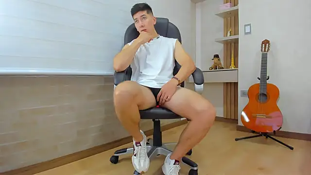 Snapshot of Tombarden chatting on December 2025 07:23:02 PM Tombarden online show from December 2025 07:23:02 PM