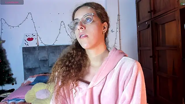 Snapshot of Isangel_ chatting on January 2026 05:45:01 AM Isangel online show from January 2026 05:45:01 AM