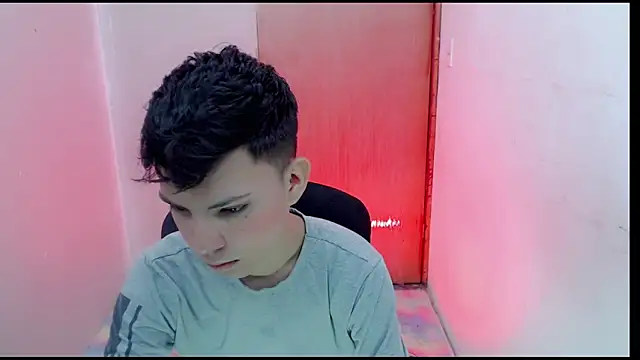 Snapshot of Alexxx_lov chatting on February 2025 12:22:02 PM Alexxx lov online show from February 2025 12:22:02 PM