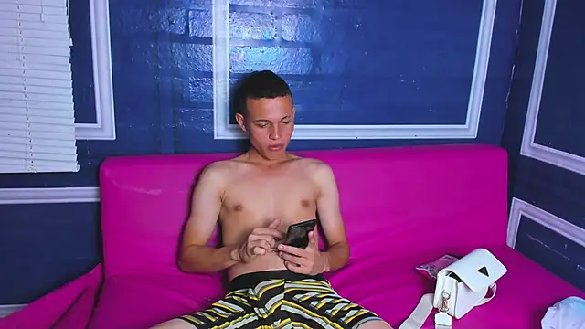 Snapshot of Sexual_Innocents chatting on February 2025 01:05:01 PM Sexual Innocents online show from February 2025 01:05:01 PM