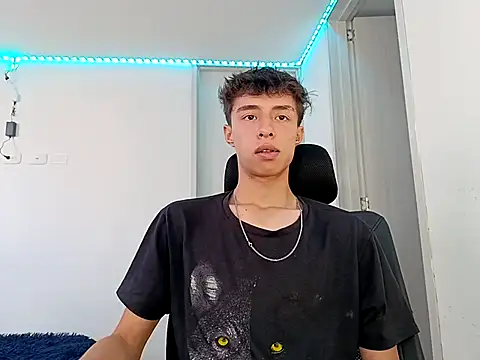 Juanmres online show from September 2025 07:41:01 PM