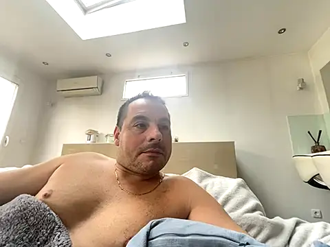 justeqqun online show from November 2025 10:04:02 AM