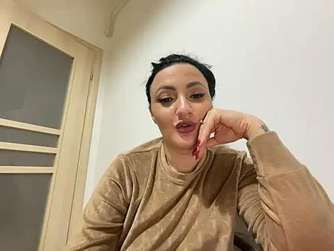 Snapshot of RaisaSalvi chatting on February 2025 04:32:02 PM RaisaSalvi online show from February 2025 04:32:02 PM