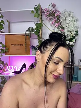 Snapshot of RaisaSalvi chatting on February 2025 10:53:01 PM RaisaSalvi online show from February 2025 10:53:01 PM