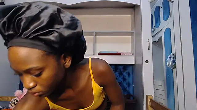 Snapshot of YoungDiva69 chatting on February 2026 02:26:01 AM YoungDiva69 online show from February 2026 02:26:01 AM