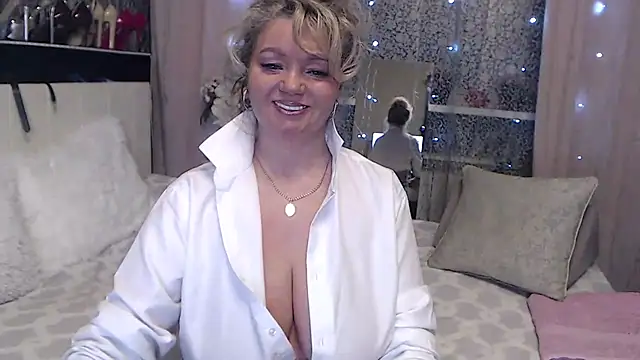 Snapshot of MartiniMartini chatting on February 2025 12:54:01 AM MartiniMartini online show from February 2025 12:54:01 AM