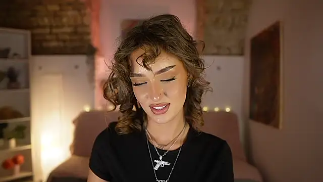 Snapshot of Clara_Nia chatting on February 2025 07:47:02 PM Clara Nia online show from February 2025 07:47:02 PM