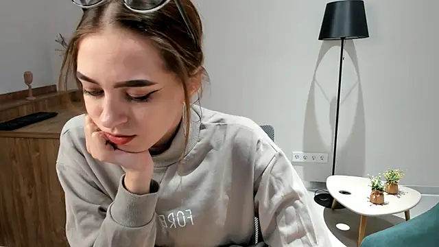 Snapshot of WhitneyCruise chatting on January 2025 04:36:02 AM WhitneyCruise online show from January 2025 04:36:02 AM