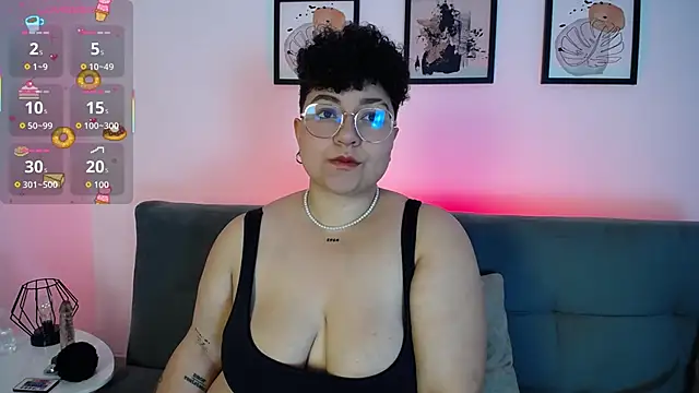 Snapshot of curly_cam_queen69 chatting on October 2025 11:38:01 PM curly cam queen69 online show from October 2025 11:38:01 PM