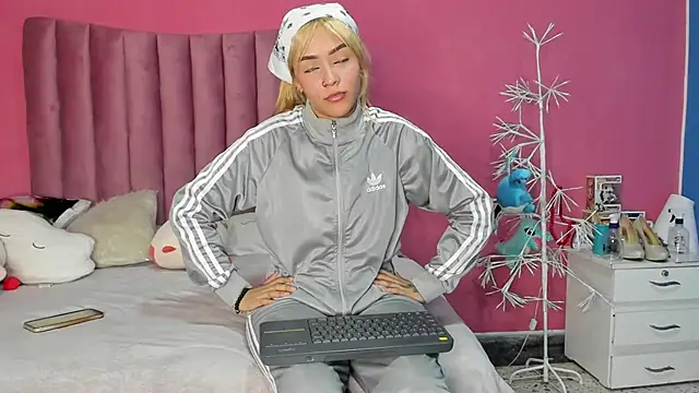 Snapshot of asami_kimi chatting on February 2025 01:10:01 AM asami kimi online show from February 2025 01:10:01 AM