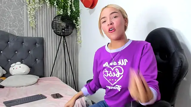 Snapshot of asami_kimi chatting on February 2025 12:26:01 AM asami kimi online show from February 2025 12:26:01 AM