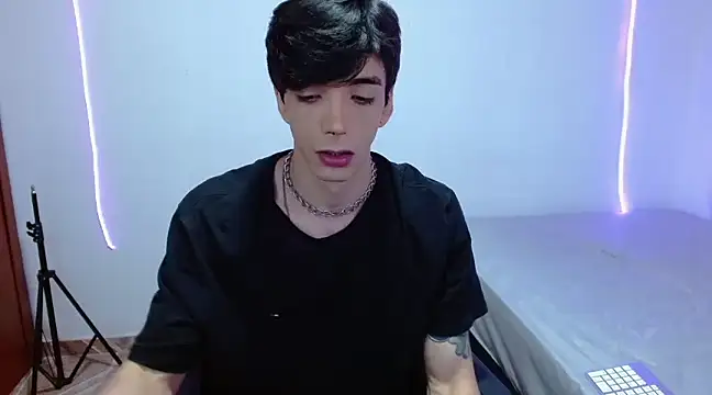 H3ll B0I online show from March 2025 03:26:02 AM