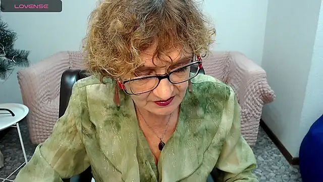 Snapshot of SexyGrandma_ chatting on February 2025 07:47:01 AM SexyGrandma online show from February 2025 07:47:01 AM