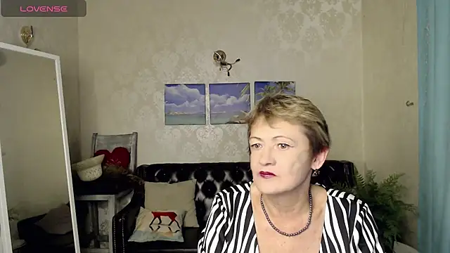 Snapshot of SexyGrandma_ chatting on October 2025 03:46:02 PM SexyGrandma online show from October 2025 03:46:02 PM