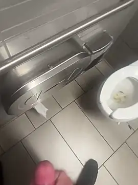 Snapshot of Seanoofss12 chatting on April 2026 04:26:01 PM Seanoofss12 online show from April 2026 04:26:01 PM