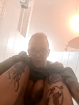 Astrid-Gilbert online show from February 2025 12:04:01 AM