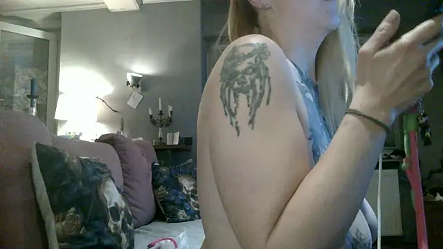 Astrid-Gilbert online show from December 2025 05:07:02 PM