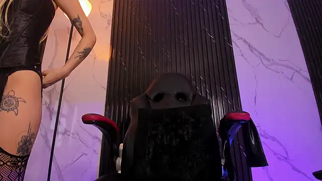 SadieManson  online show from March 2025 01:07:01 PM