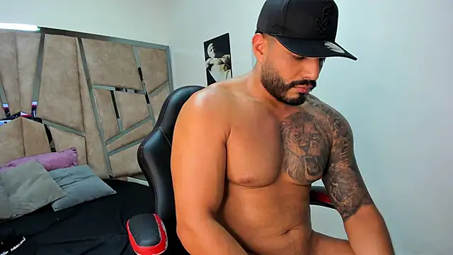 Snapshot of LeandroRusso chatting on February 2025 02:39:01 AM LeandroRusso online show from February 2025 02:39:01 AM