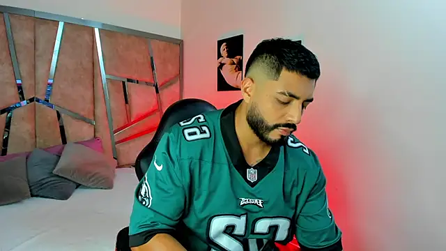 Snapshot of LeandroRusso chatting on February 2025 08:25:01 PM LeandroRusso online show from February 2025 08:25:01 PM