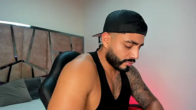 Snapshot of LeandroRusso chatting on February 2025 01:57:01 AM LeandroRusso online show from February 2025 01:57:01 AM