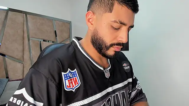 Snapshot of LeandroRusso chatting on February 2025 07:58:02 PM LeandroRusso online show from February 2025 07:58:02 PM