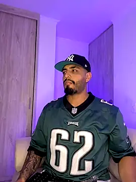 Snapshot of LeandroRusso chatting on September 2025 01:16:02 AM LeandroRusso online show from September 2025 01:16:02 AM