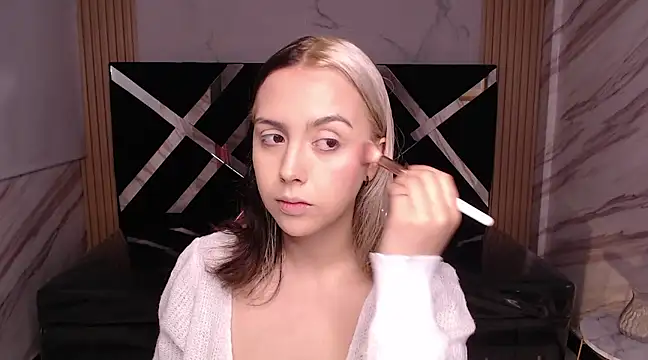 Hela v online show from March 2025 12:04:02 PM