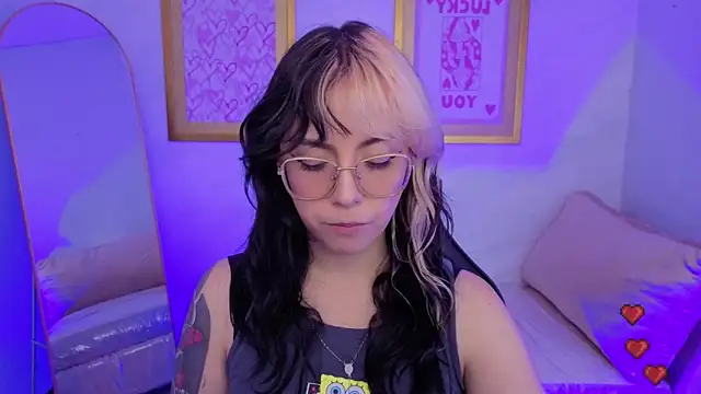 Hela v online show from February 2026 08:04:02 PM