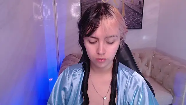 Snapshot of Hela_v chatting on February 2026 01:01:02 PM Hela v online show from February 2026 01:01:02 PM