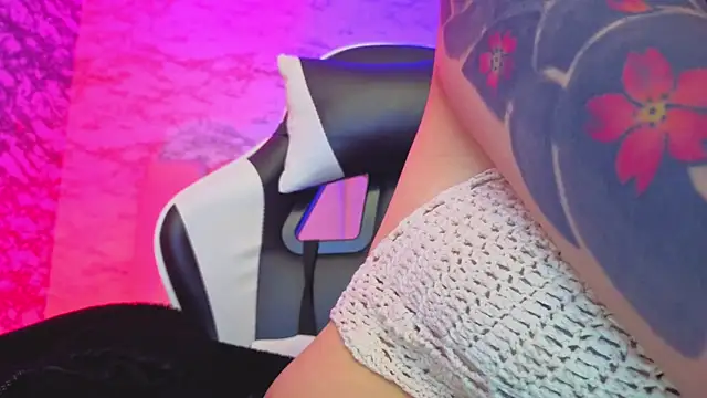 Snapshot of Hela_v chatting on March 2026 01:03:02 PM Hela v online show from March 2026 01:03:02 PM