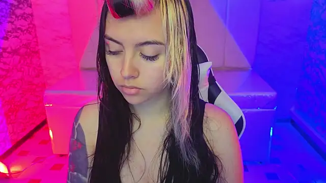 Snapshot of Hela_v chatting on March 2026 01:04:01 PM Hela v online show from March 2026 01:04:01 PM