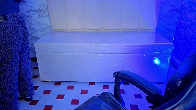 Snapshot of Hela_v chatting on April 2026 01:00:02 PM Hela v online show from April 2026 01:00:02 PM