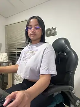 my cam online show from February 2025 01:52:02 AM