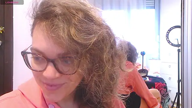 Snapshot of Ju-Hot chatting on January 2025 03:07:01 PM Ju-Hot online show from January 2025 03:07:01 PM