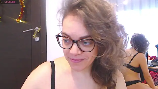 Snapshot of Ju-Hot chatting on January 2025 02:39:01 PM Ju-Hot online show from January 2025 02:39:01 PM