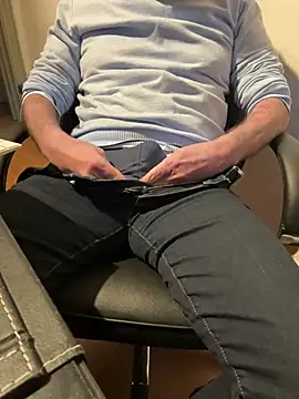 Snapshot of vincent1522 chatting on January 2025 06:39:01 PM vincent1522 online show from January 2025 06:39:01 PM