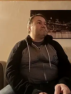 Snapshot of Pourleplasirs chatting on February 2025 10:31:02 PM Pourleplasirs online show from February 2025 10:31:02 PM