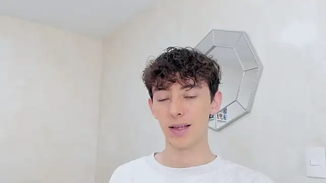 miketwink online show from December 2025 09:52:02 PM