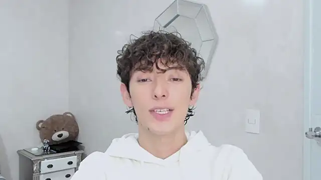 miketwink online show from February 2026 09:00:01 PM