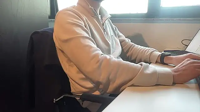 Snapshot of bullyboyy chatting on December 2025 09:46:02 AM bullyboyy online show from December 2025 09:46:02 AM