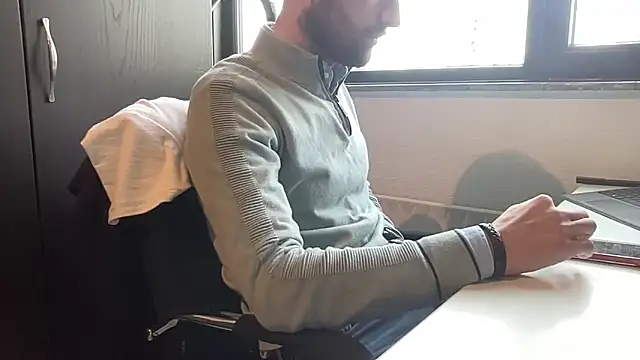 Snapshot of bullyboyy chatting on February 2026 10:41:01 AM bullyboyy online show from February 2026 10:41:01 AM