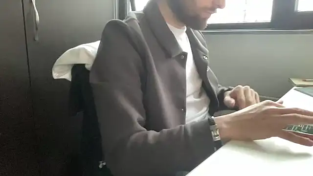 Snapshot of bullyboyy chatting on February 2026 07:37:01 AM bullyboyy online show from February 2026 07:37:01 AM