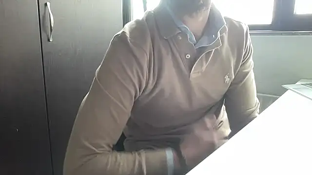 Snapshot of bullyboyy chatting on February 2026 12:01:02 PM bullyboyy online show from February 2026 12:01:02 PM